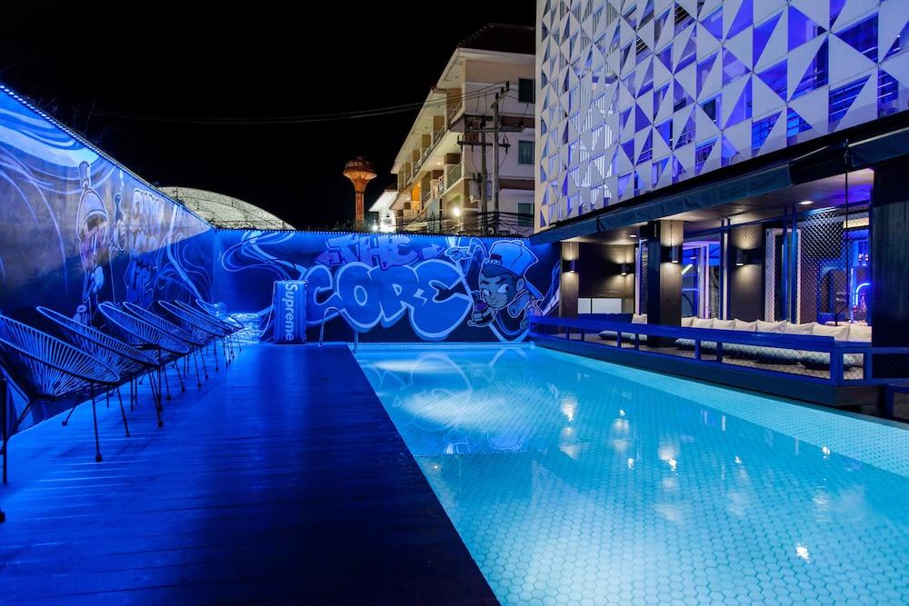 The Core Gallery Hotel Чиангмай Екстериор снимка